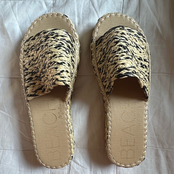 Matisse Shoes - Beach by Matisse Pacific Sandal/slide in Cream & Black Size 10